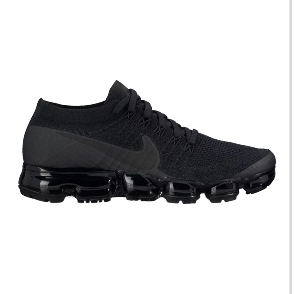 Nike Air VaporMax Flyknit 2 Triple Black Women’s Size 6.5 849557-011 Pre-owned